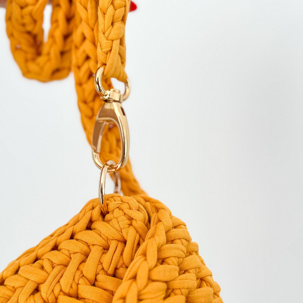 Sac au crochet fait main en coton melon – modèle AMBRE, création artisanale française signée KAORA, personnalisable, finitions dorées, sac de luxe durable et élégant.